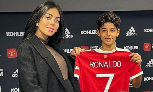 Сын Роналду подписал контракт с "Манчестер Юнайтед" и взял игровой номер отца